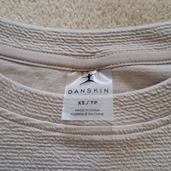 New! Danskin Cropped Crew Sweatshirt Beige Long Sleeved Women's XS Jacquard Top - Picture 12 of 16